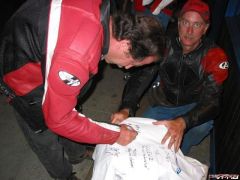 VFR4Lee signs the alterna-flaf