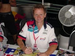 More information about "Kevin Schwantz signing my autograph."