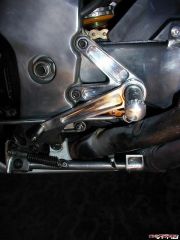 RC45RearSetsShift..JPG