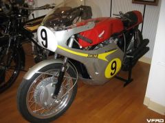 Hailwood\'s bike.jpg