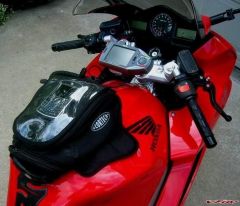 008_VFR800_MAG TANK BAG WITH POWERLET CONNECTIONS.JPG