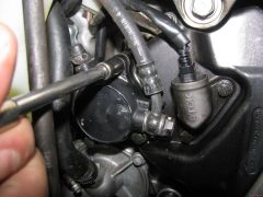Removing the clutch slave cylinder