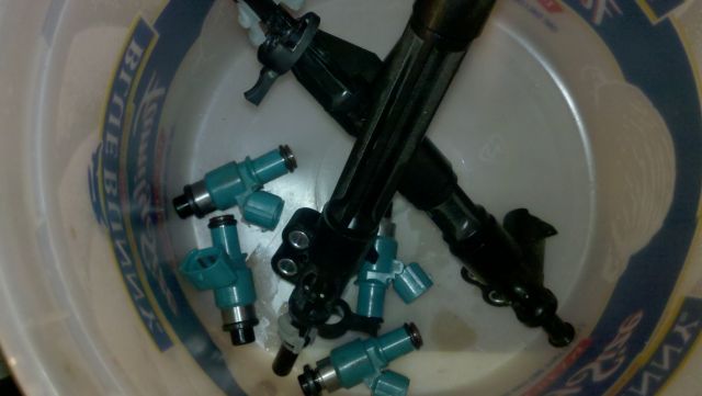 Fuel rails and fuel injectors