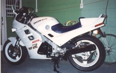 vfr750f10.jpg