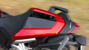 Vfr1200f seat hotsell