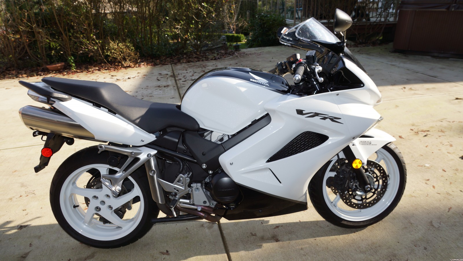Honda VFR 800 Р±РµР»С‹Р№