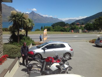 044. Queenstown. Easy to find a good motel with parking and views.