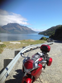 041. Lake Wakatipu, Great curves ahead on what is known as the Devil's Staircase Road