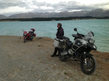 063. lake Hawea or Ohau ... Posed as if for a Marlboro advert, VFR happy to give the gravel a go, but does not like it