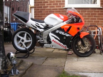 vfr750 rc45  race replica