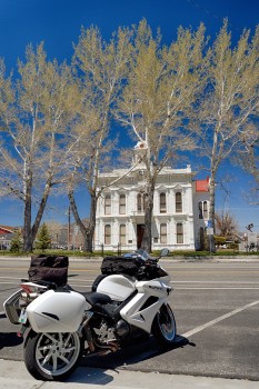 20 - courthouse in Bridgeport, Cal