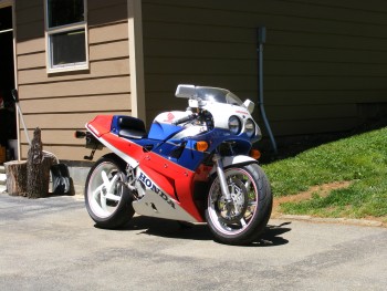 VFR750R Forward Side