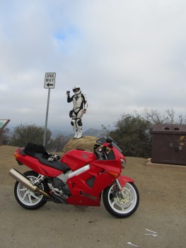 Duc2V4 And His '01 VFR800