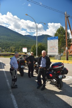 17 awaiting the next Balfour-Kootenay Bay ferry