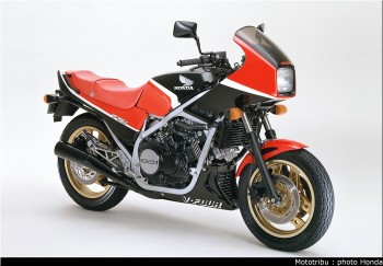 honda vf750f 8