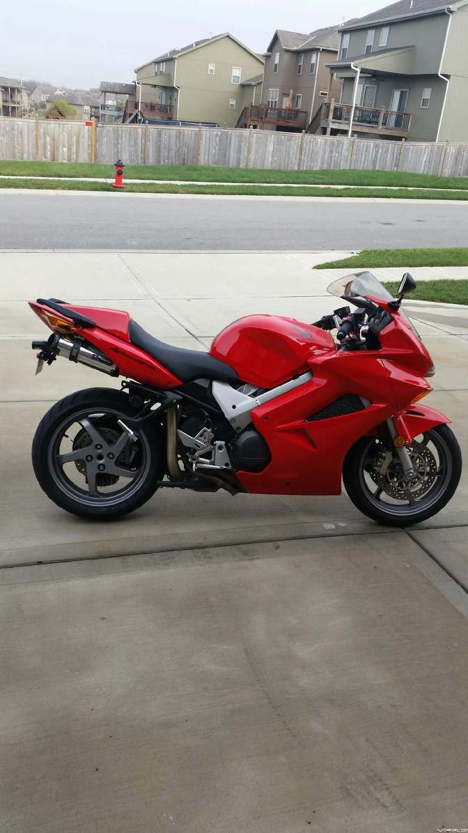 2005 VFR800A