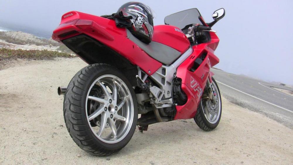 VFR750 Shiny Wheel.JPG