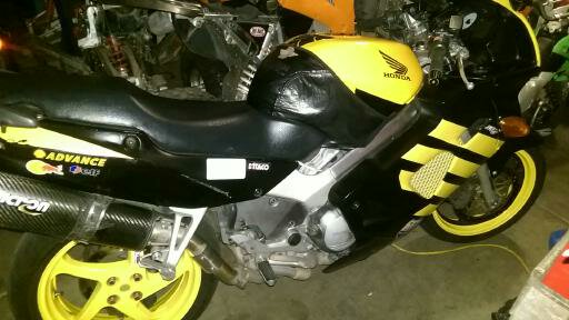 10 amp fuse keeps blowing - Fifth Generation VFR's ... honda vfr 800 fuse box location 