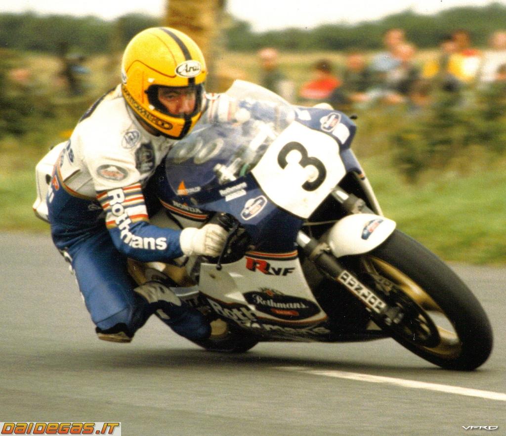 large.joey-dunlop-honda-rvf-tourist-trophy.jpg