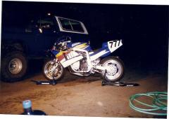 1990 GSXR 1100 night before race weekend