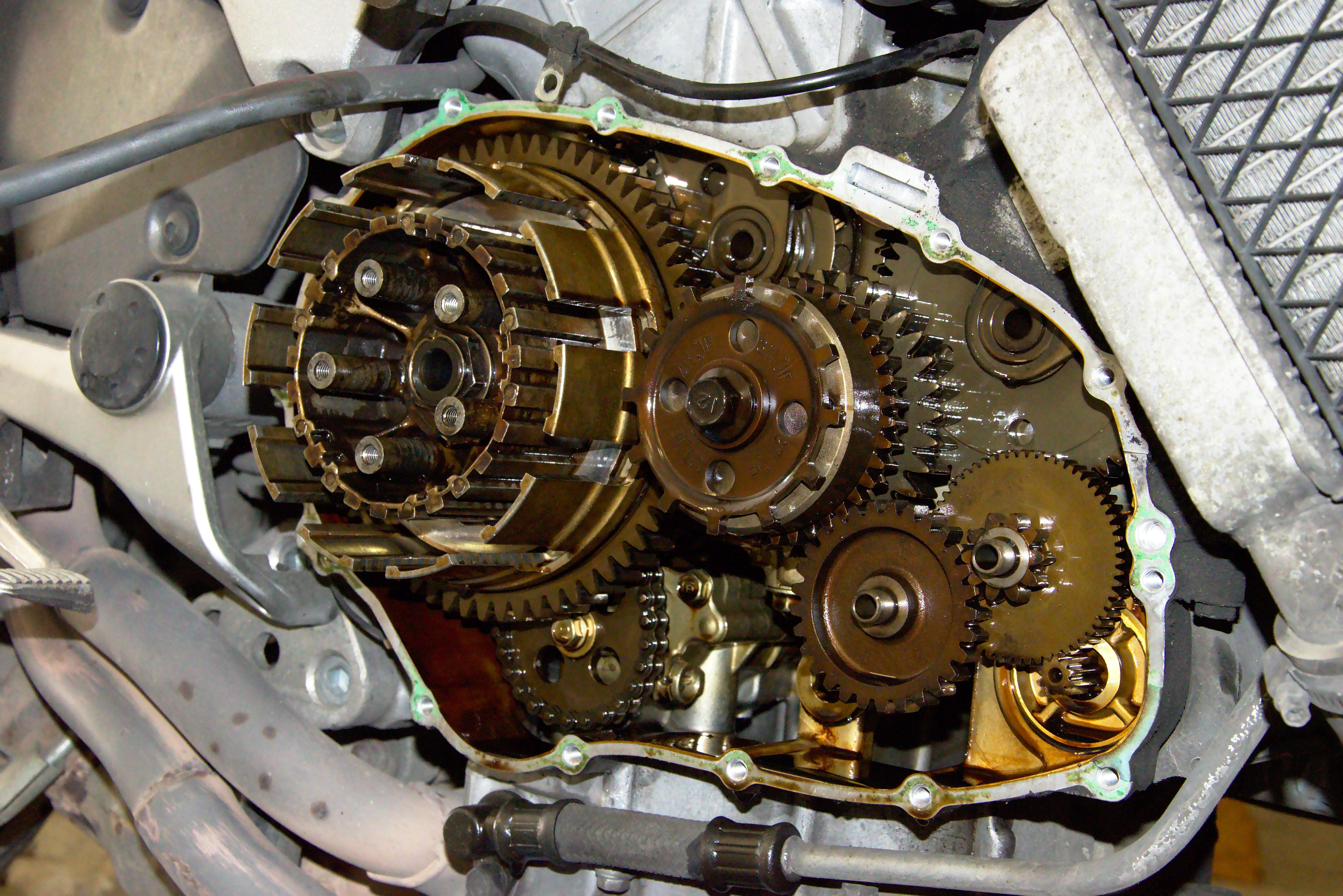 Disconcerting rattle from clutch center holder on a 2000 VFR