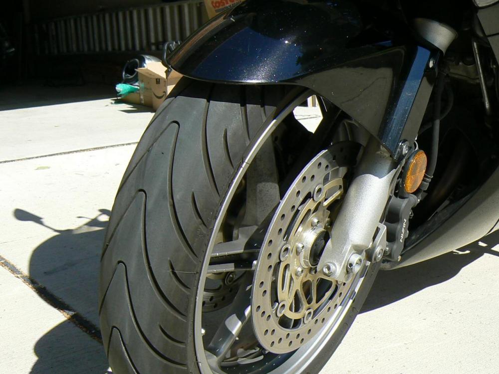 9VFR 06 front tire.JPG