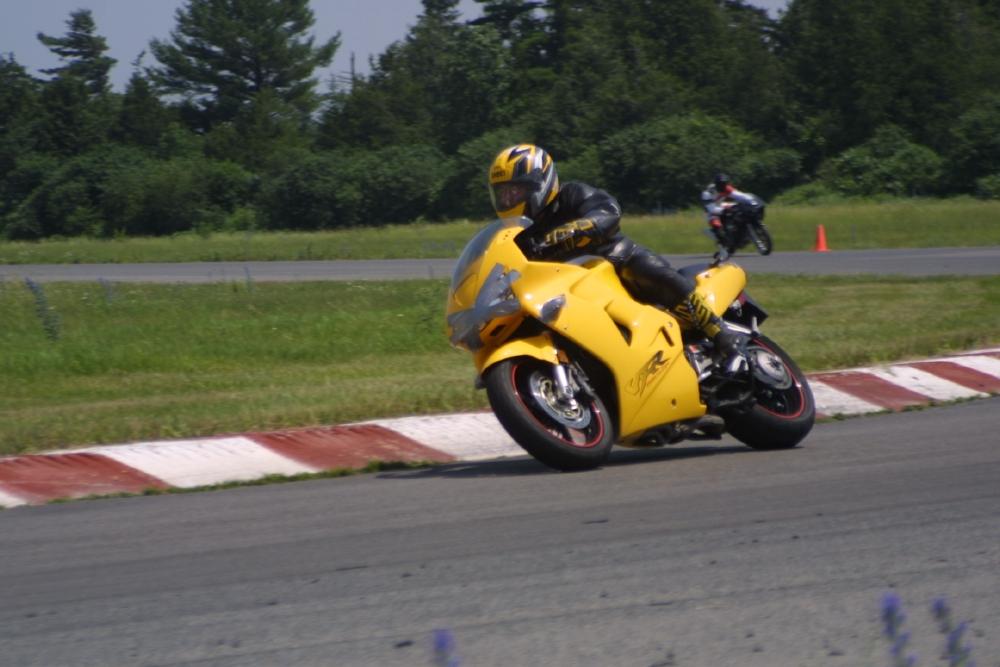 FJMVFRTrackday3.jpg.e5bd739e01fec822248a5ee9715b234d.jpg