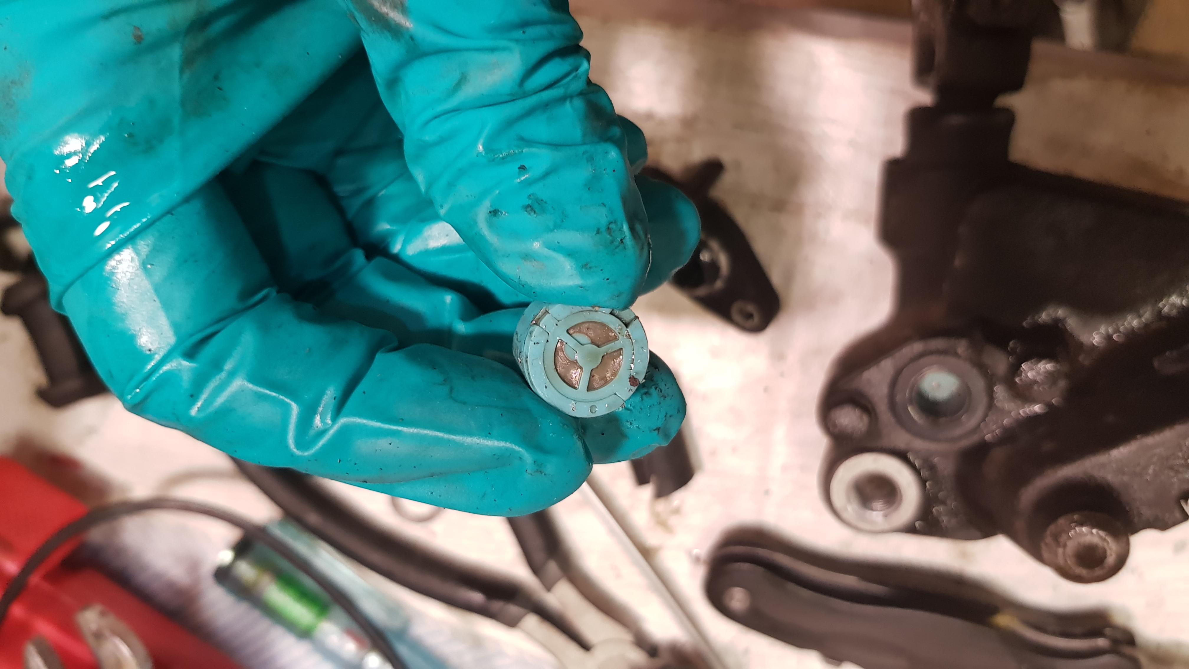 Expert on 5th gen linked brakes/slave master cylinder needed