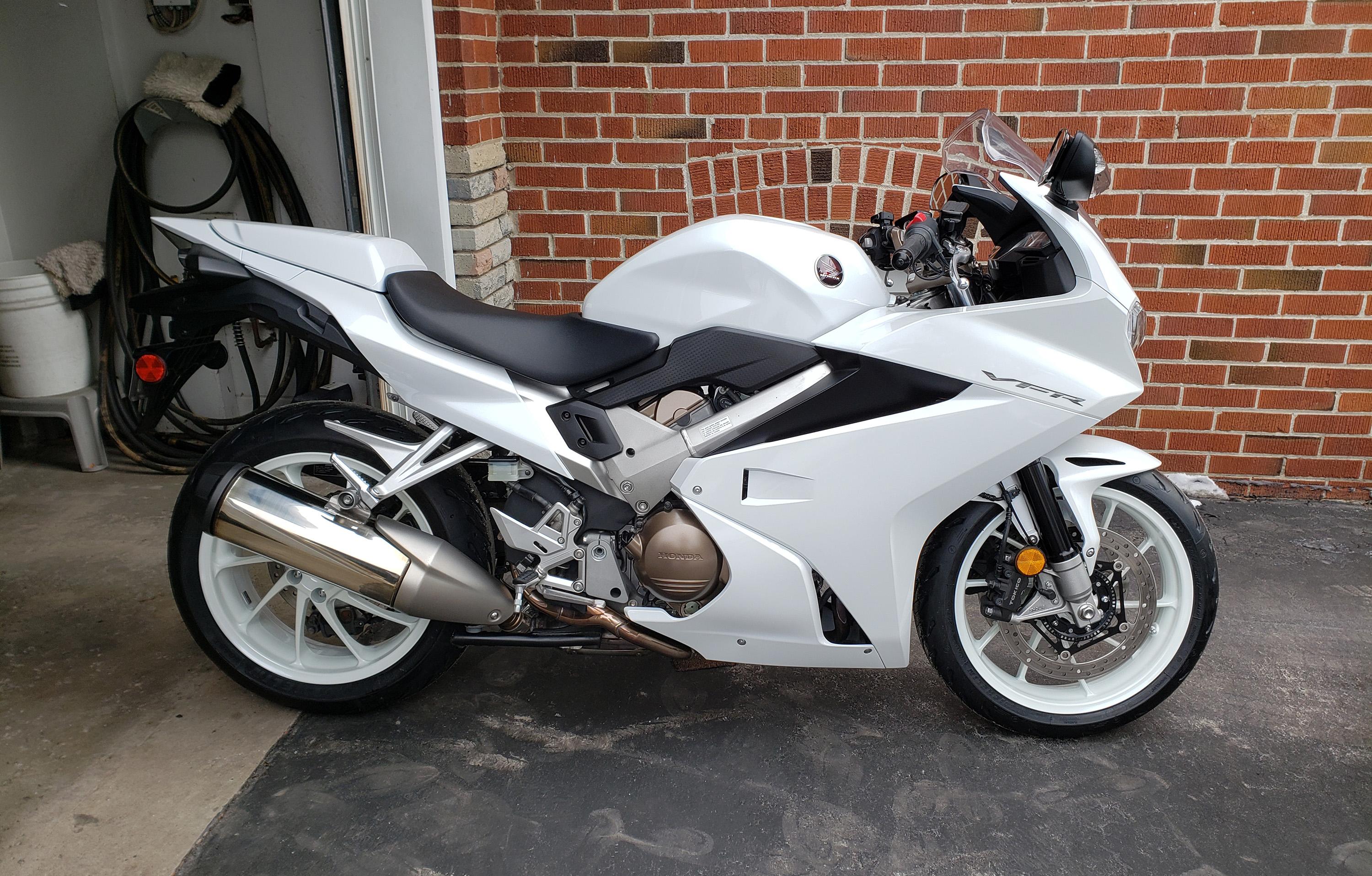 VFR 800 White Wheels Pics Eighth Generation VFR's VFRDiscussion