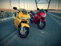 VFR800x2_1.jpg
